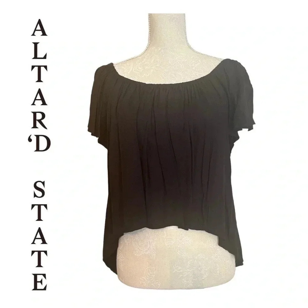 Altar’d State Off-shoulder Black‎ Top size Small